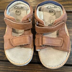 Clarks Brown Kids Sandals. Unisex size 8 wide